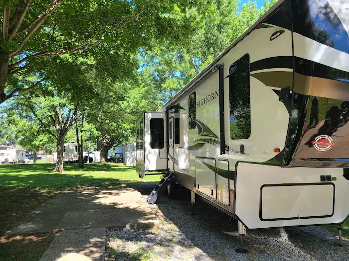 Tiny Town RV Park Picture 9