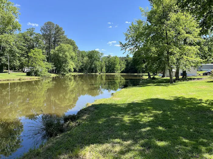 Magnolia Lakeside Village Picture 3