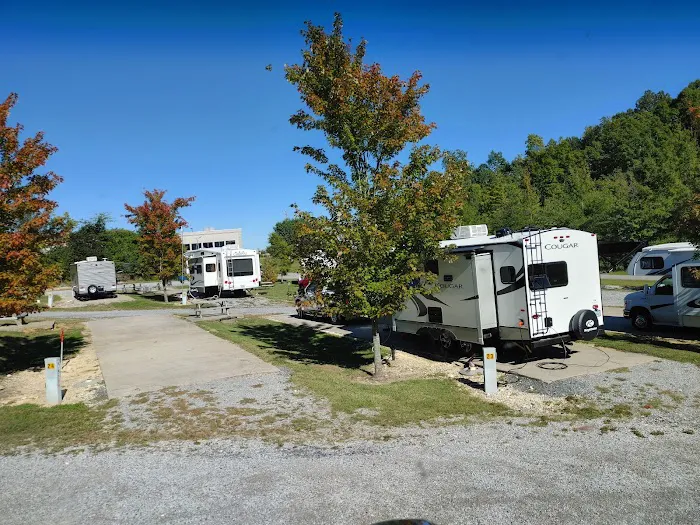 Tween the Lakes RV Park & Campground Picture 1