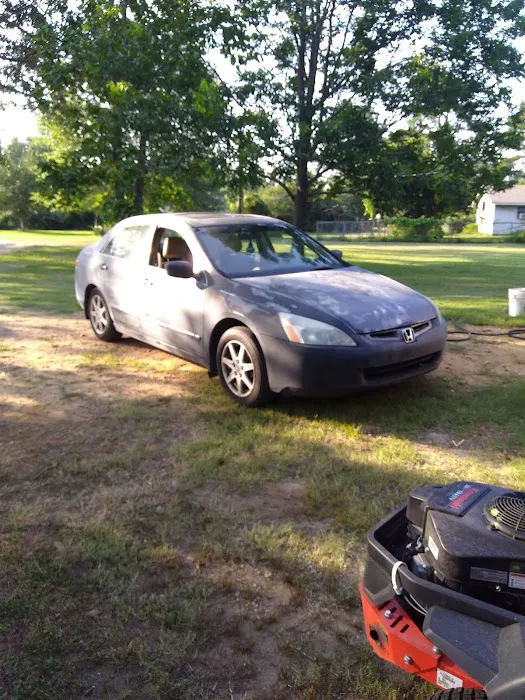 Leo's Luxury Lots Picture 1