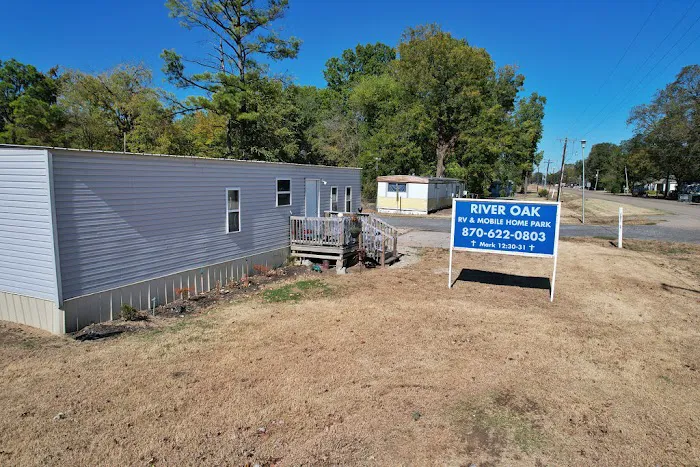 River Oak RV & Mobile Home Park Picture 4
