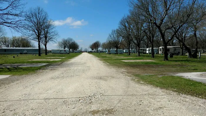 River Oak RV & Mobile Home Park Picture 2