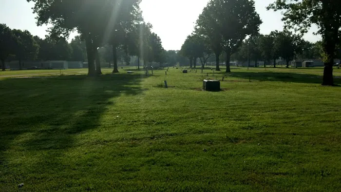 River Oak RV & Mobile Home Park Picture 7