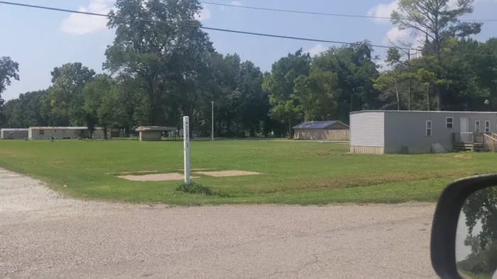 River Oak RV & Mobile Home Park Picture 8