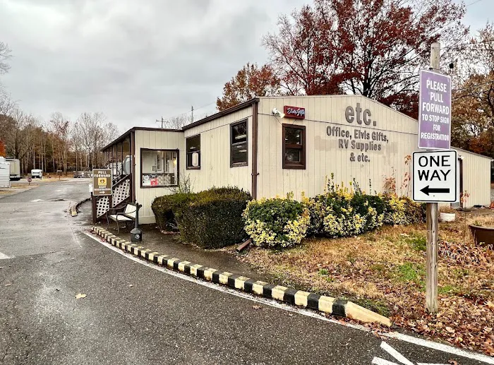 Graceland RV Park & Campground Picture 3