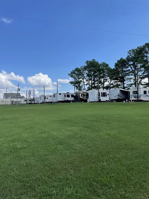 Elvis Presley Boulevard RV Park Picture 1