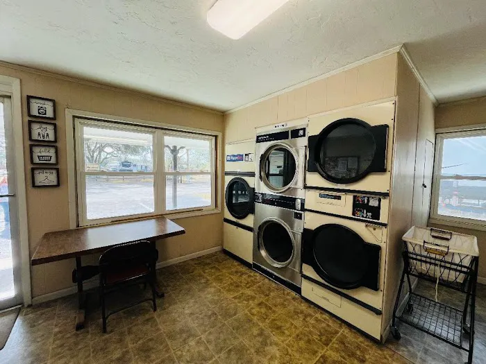 Shady Oaks RV & Mobile Home Park Picture 8