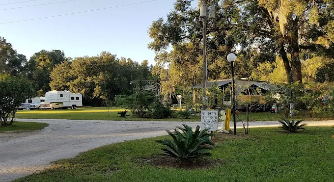 Chiefland RV Park Picture 3