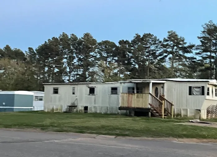Lynchburg Mobile home village Picture 2