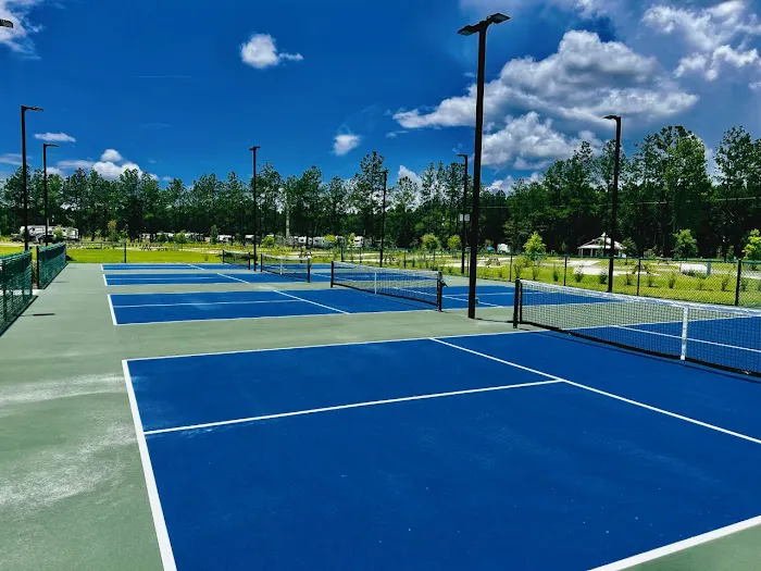 Island Oaks RV Resort Picture 1