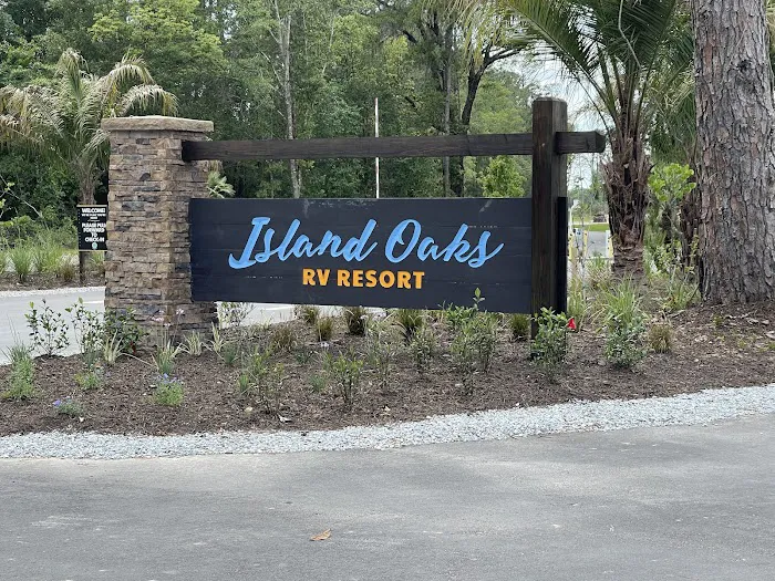 Island Oaks RV Resort Picture 6