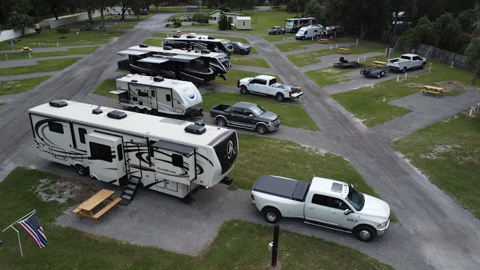 Old Florida RV Resort Picture 6