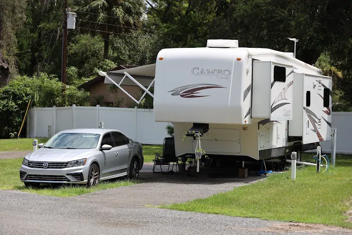 Old Florida RV Resort Picture 5