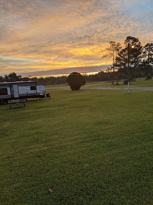Wandering Oaks RV Park Picture 8