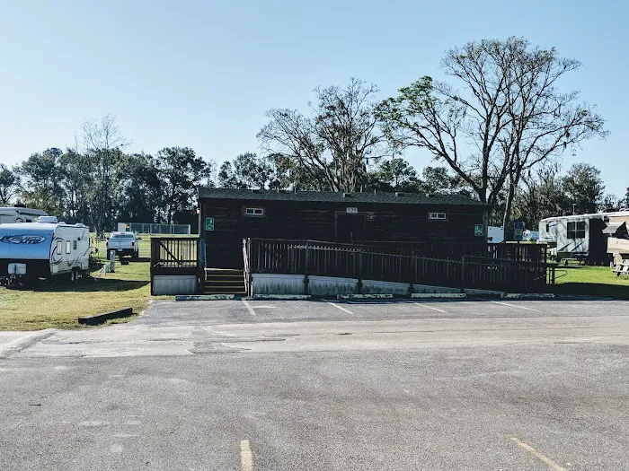 Wandering Oaks RV Park Picture 10