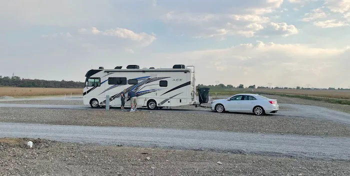 Corner Storage & RV Hook-Ups, 2 RV Locations Picture 4