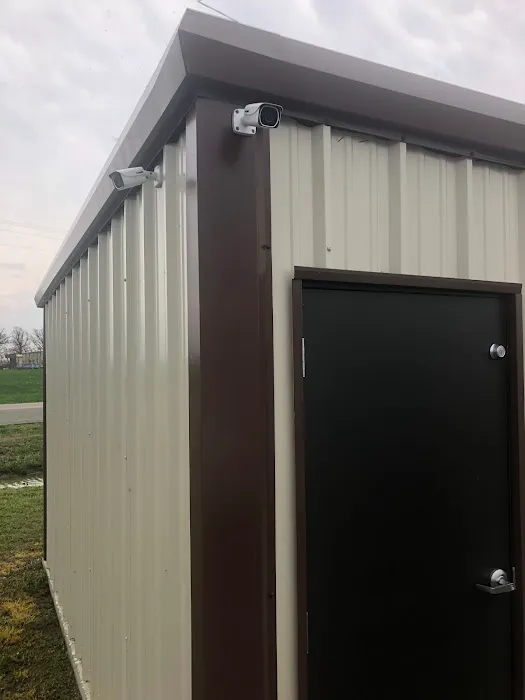 Corner Storage & RV Hook-Ups, 2 RV Locations Picture 8