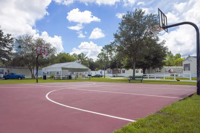 Deerpointe Manufactured Home Community Picture 4