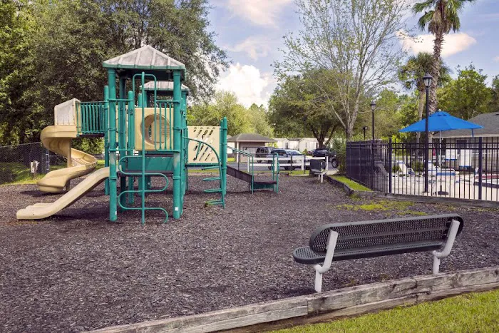 Deerpointe Manufactured Home Community Picture 9