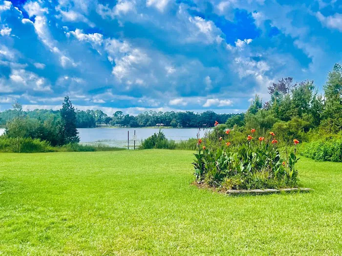 Silver Lake Oaks Mobile Home Community Picture 4