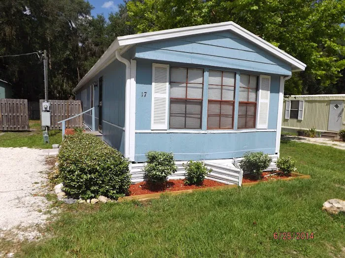 Oaks Landing Mobile Home Park Picture 2