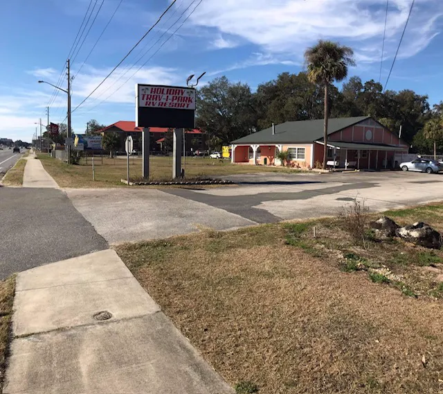 HOLIDAY TRAV-L- PARK Picture 3