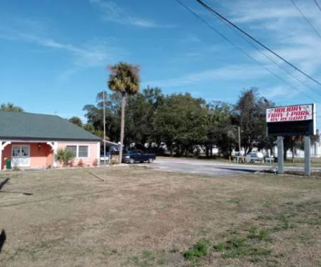 HOLIDAY TRAV-L- PARK