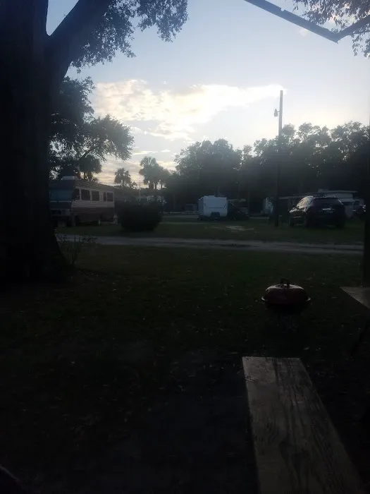 HOLIDAY TRAV-L- PARK Picture 9