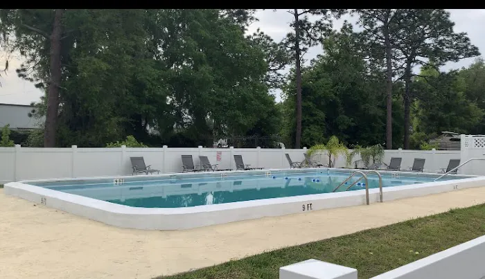 Arrowhead Campsites & Mobile Home Park Picture 2