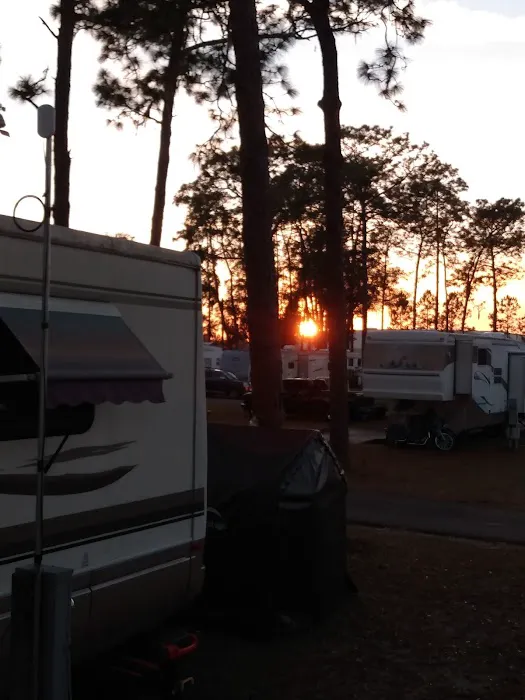 Arrowhead Campsites & Mobile Home Park Picture 3