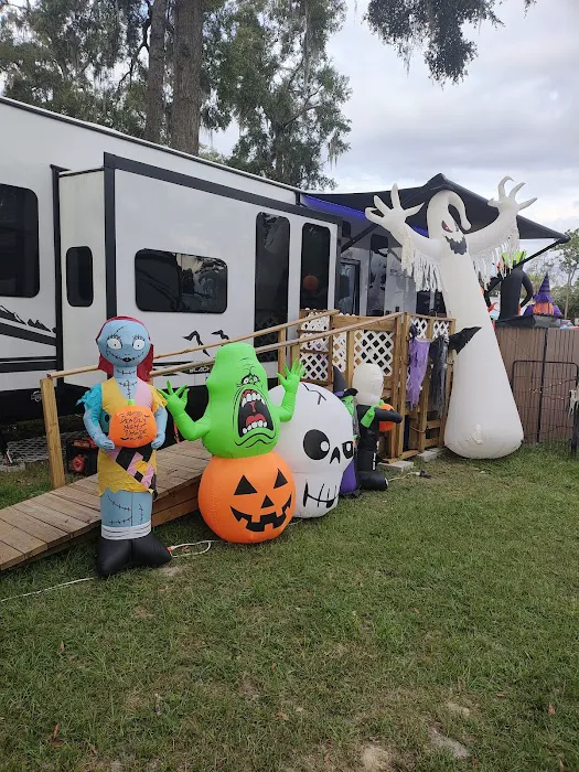 Arrowhead Campsites & Mobile Home Park Picture 4