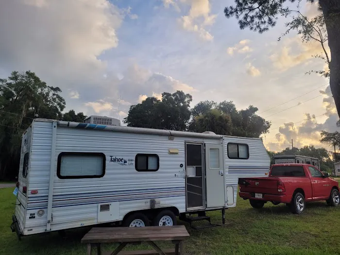 Arrowhead Campsites & Mobile Home Park Picture 6