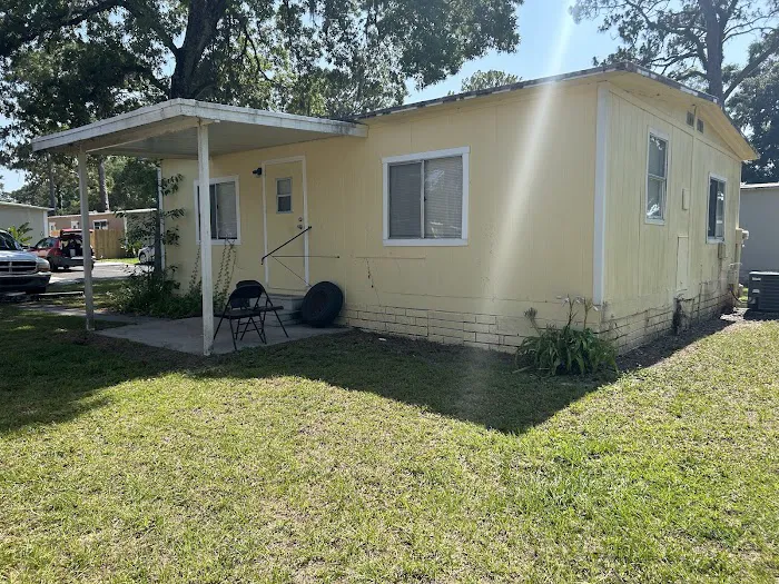 Oak Tree Village Apartments & Campground Picture 3