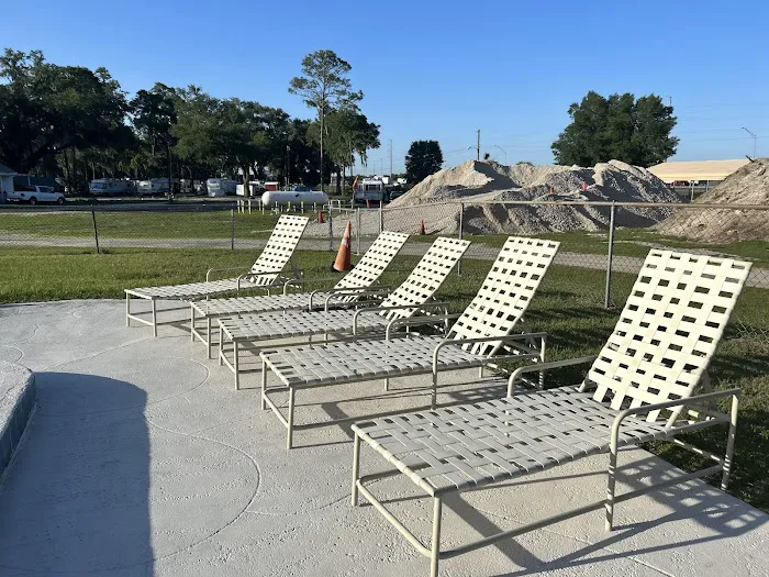Oak Tree Village Apartments & Campground Picture 6