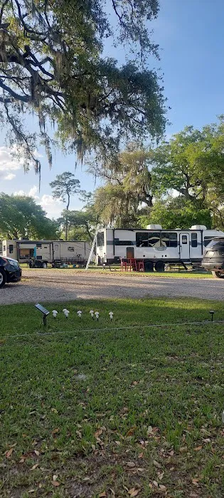 Oak Tree Village Apartments & Campground Picture 10
