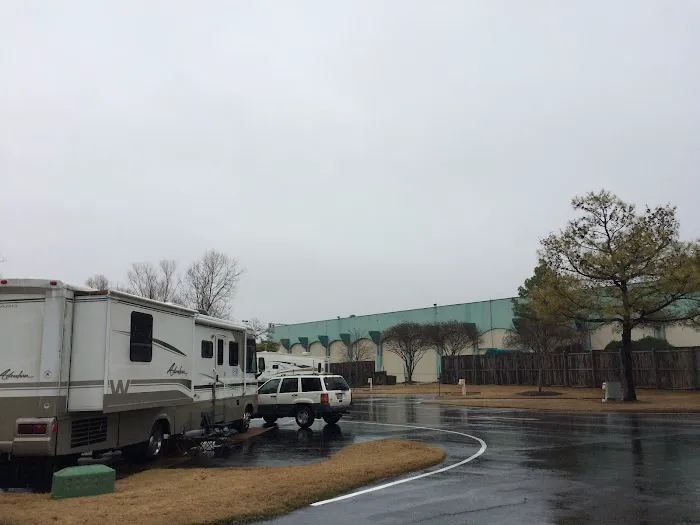 Hollywood Casino RV Park Picture 7