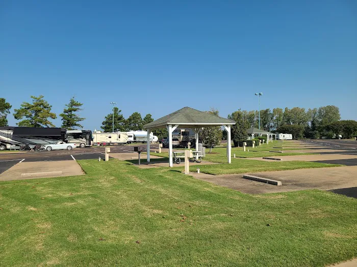 Hollywood Casino RV Park Picture 10