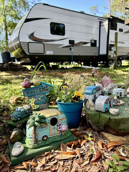 Inglis Lakeside RV Park Picture 7