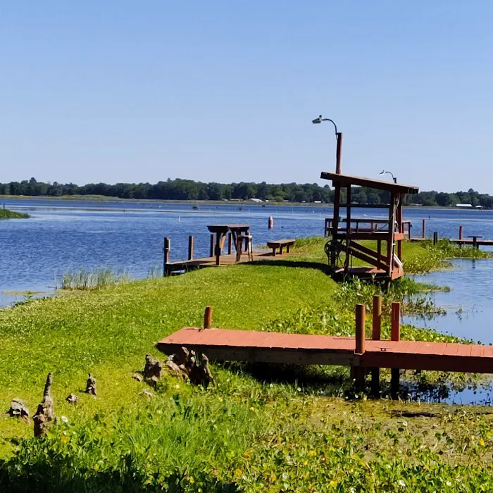 Emerald Cove RV Resort and The Buoy Bar Picture 7