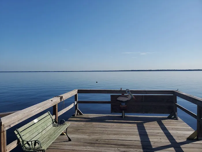 Crescent Lake Waterfront Community Picture 4