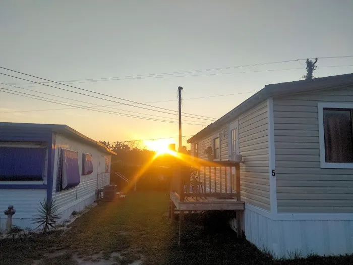 Suburban MH & RV Park Picture 2