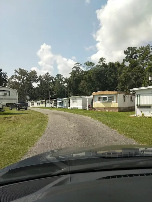 Suburban MH & RV Park Picture 3