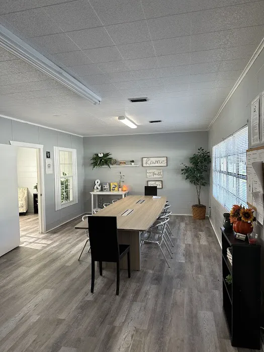 Live Oaks Mobile-Home Park Picture 5