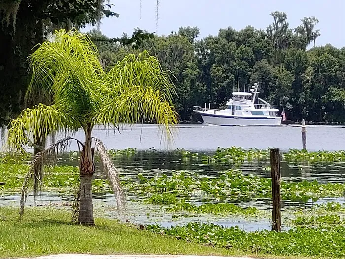 Fish Tales RV Resort Picture 9