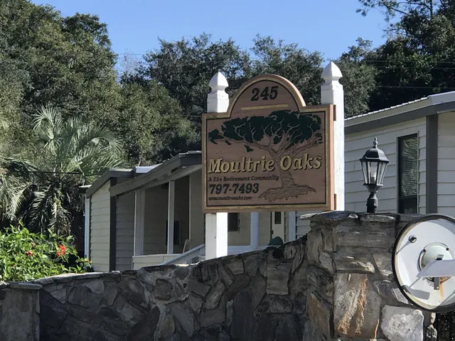 Moultrie Oaks Community Picture 6