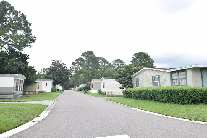 Teakwood Mobile Home Park Picture 6