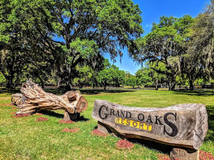 Grand Oaks RV Resort Picture 9