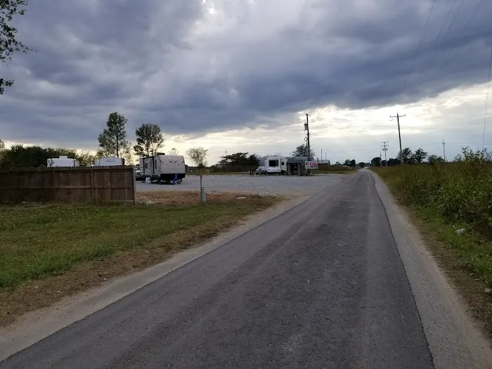 R&M RV Park Picture 6