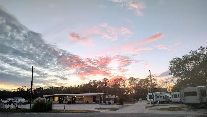 Horne Lake RV Resort Picture 10