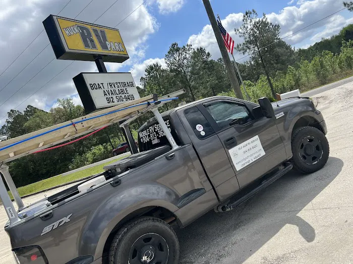 Huck's RV Park Picture 7